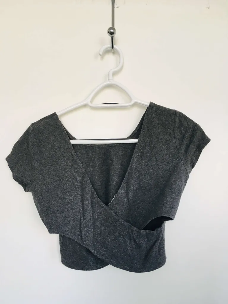 Cross-Back Crop Top (M/L) photo 1