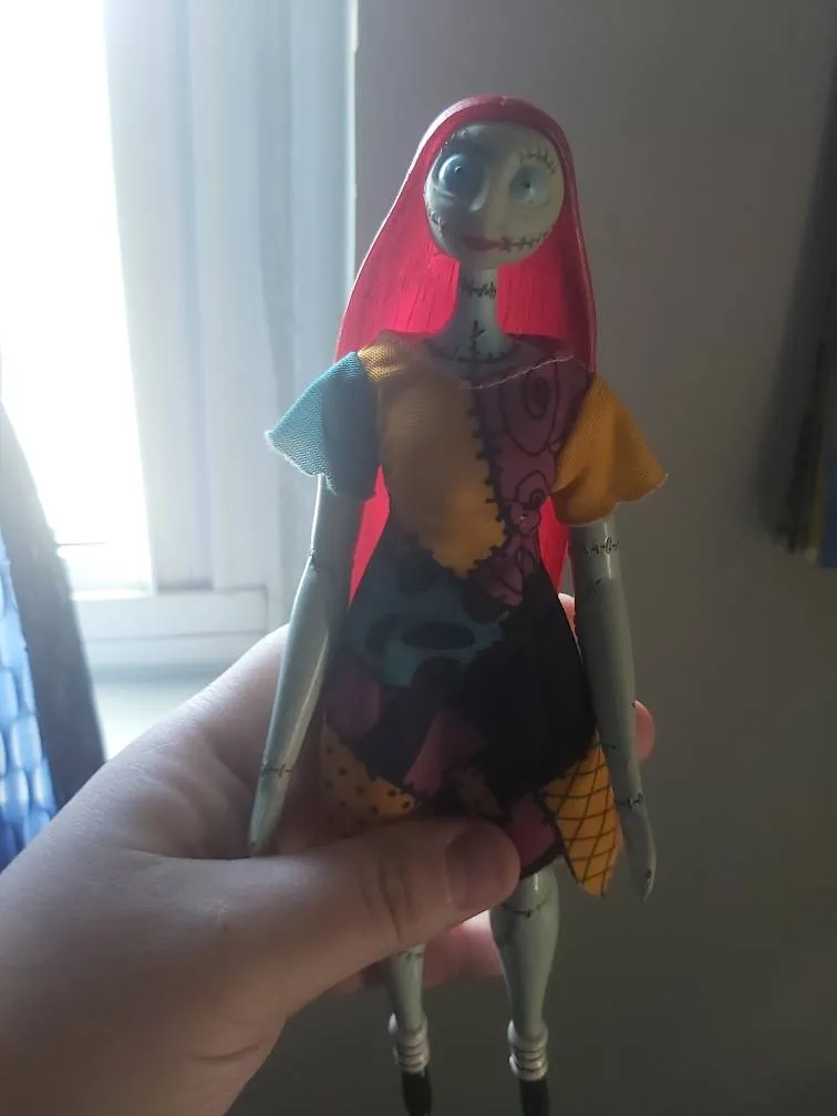 Vintahd Sally Figure photo 1