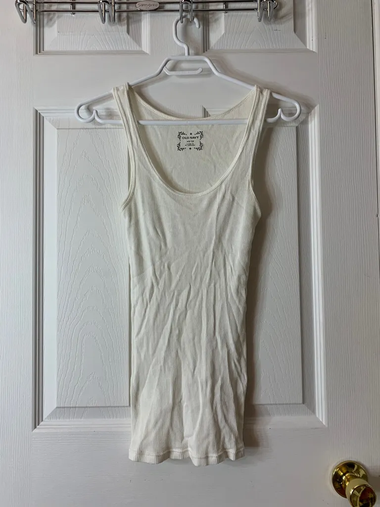 White Old Navy Tank top photo 1