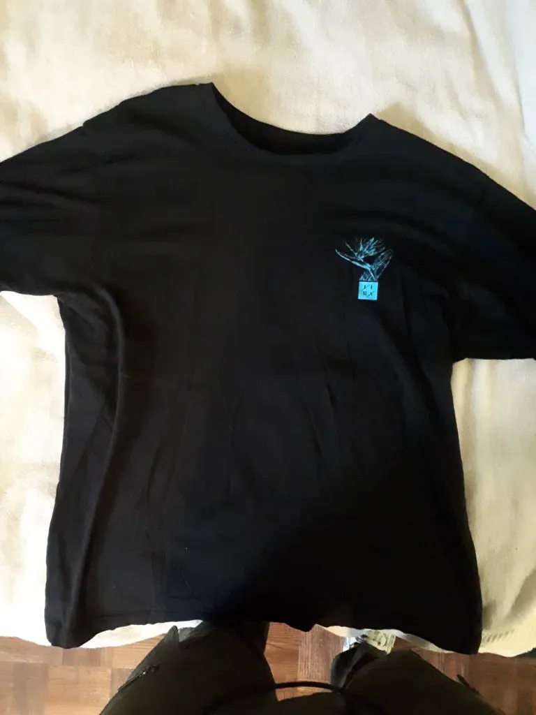 Medium Shirts_Post 2 photo 1