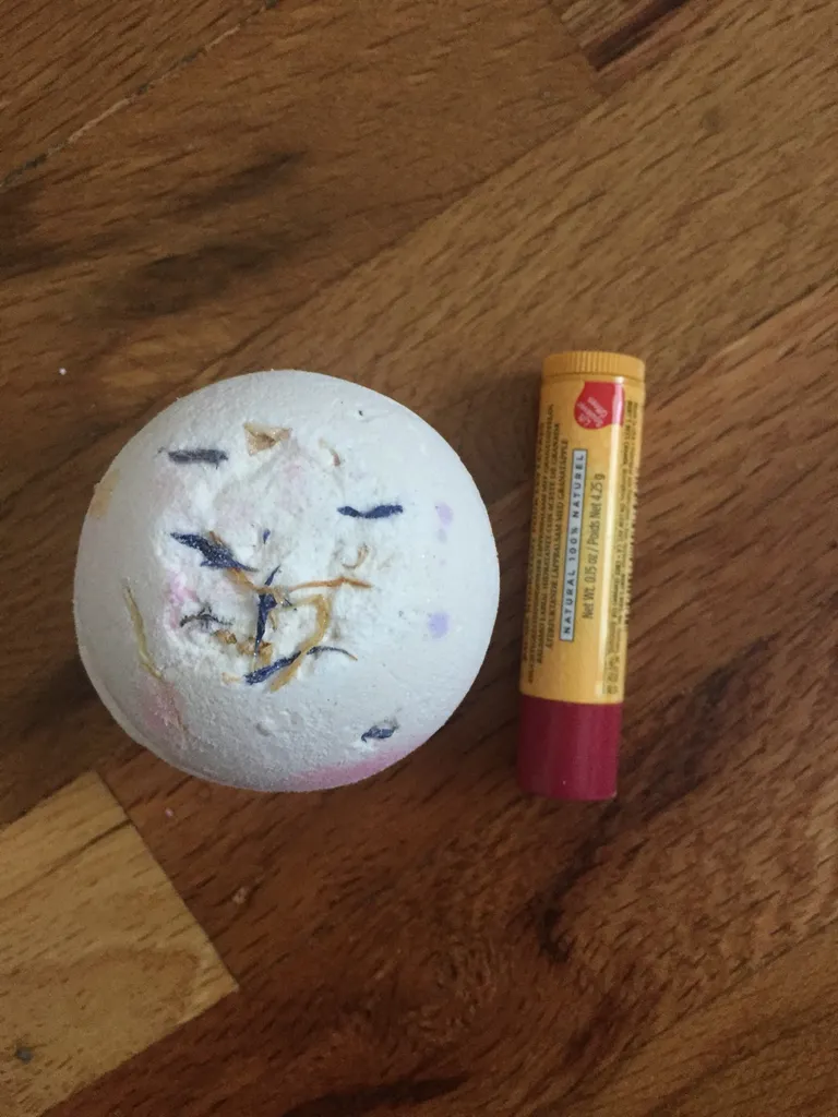 Lush Bath Bomb photo 1