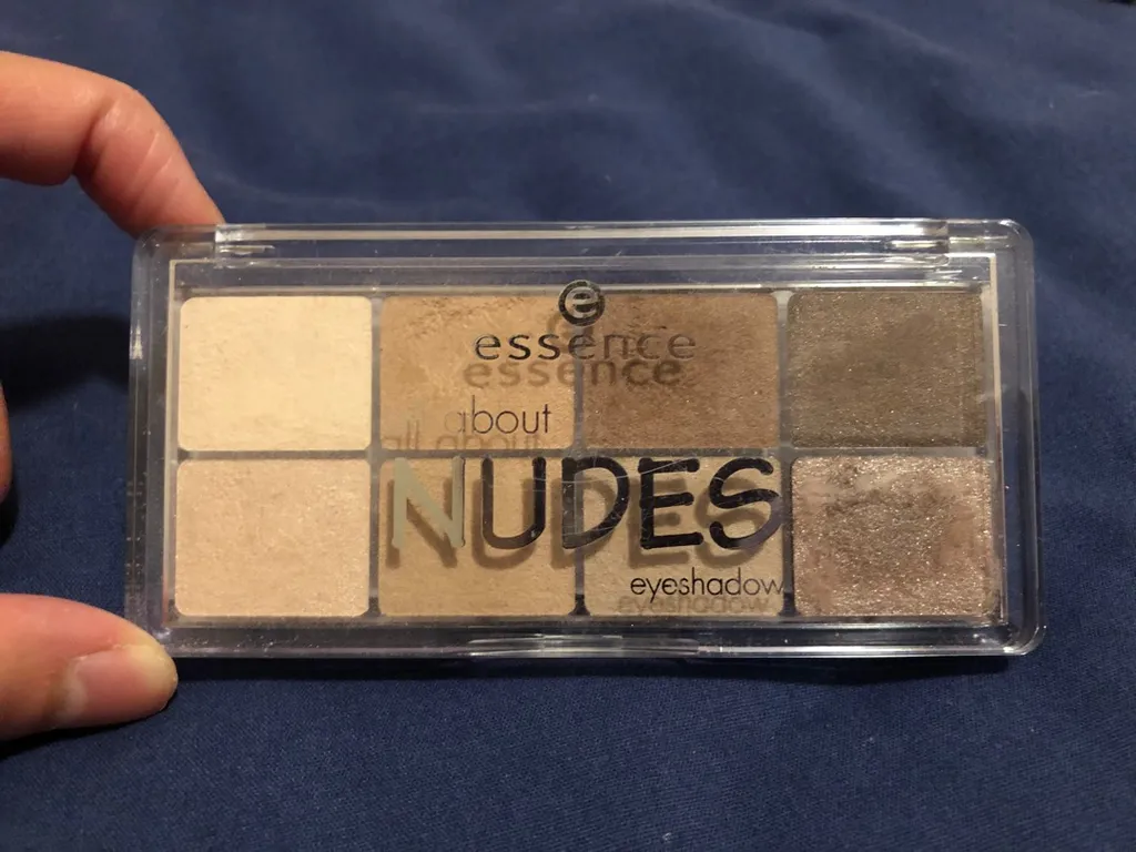 Essence Nude Eyeshadow Pallet photo 1