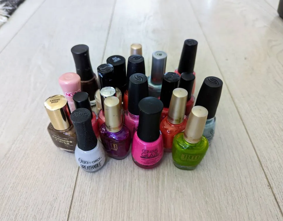Nail Polishes - Matte & Glossy photo 1