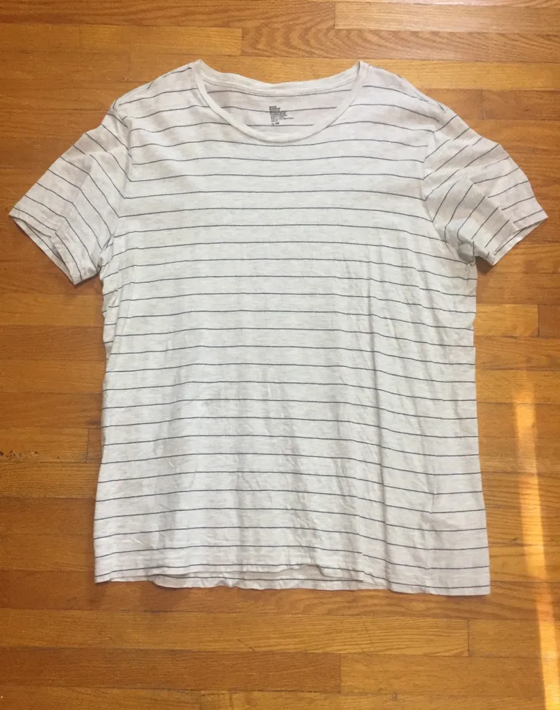 H&M Basic Tee T-shirt photo 1