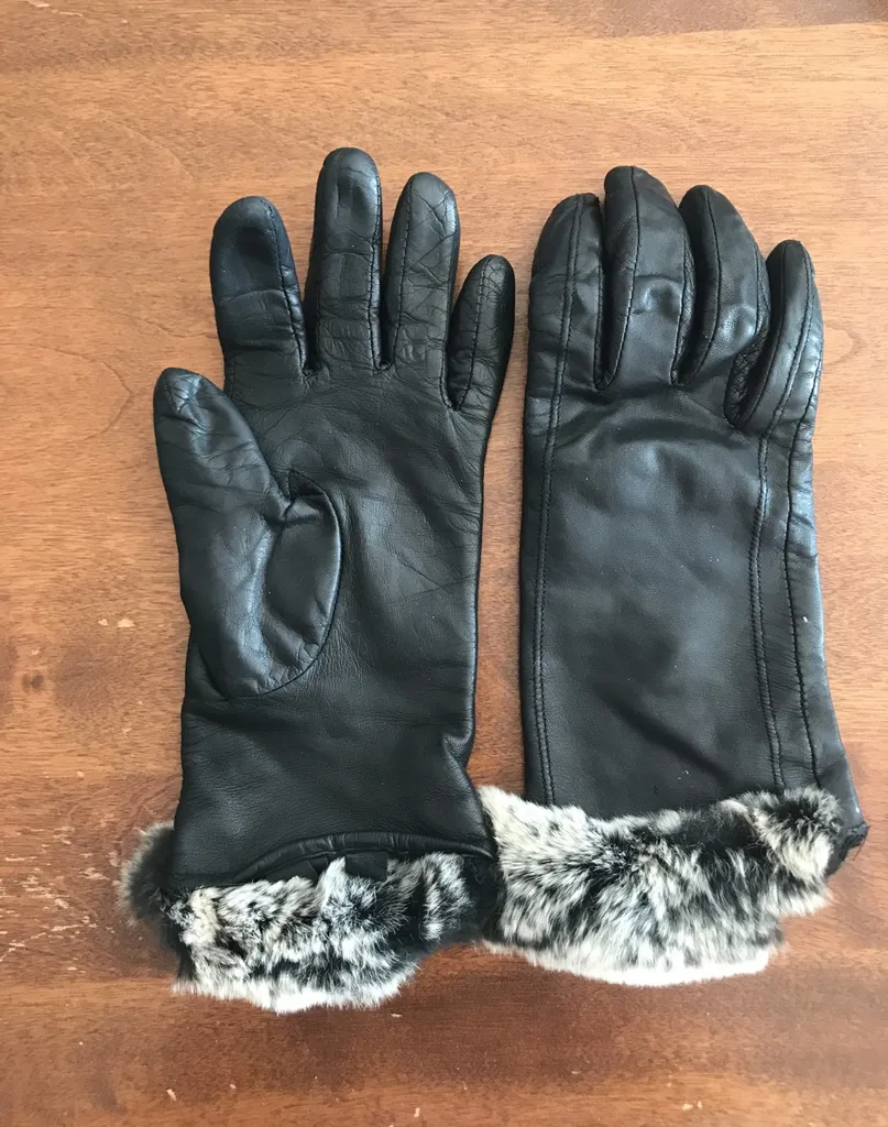 🆓 Leather Gloves - Used Condition photo 1
