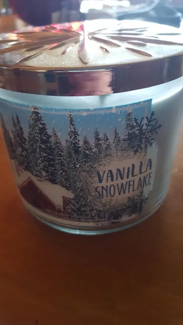 Bath And Body Works Vanilla Snowflake 3-wick photo 1