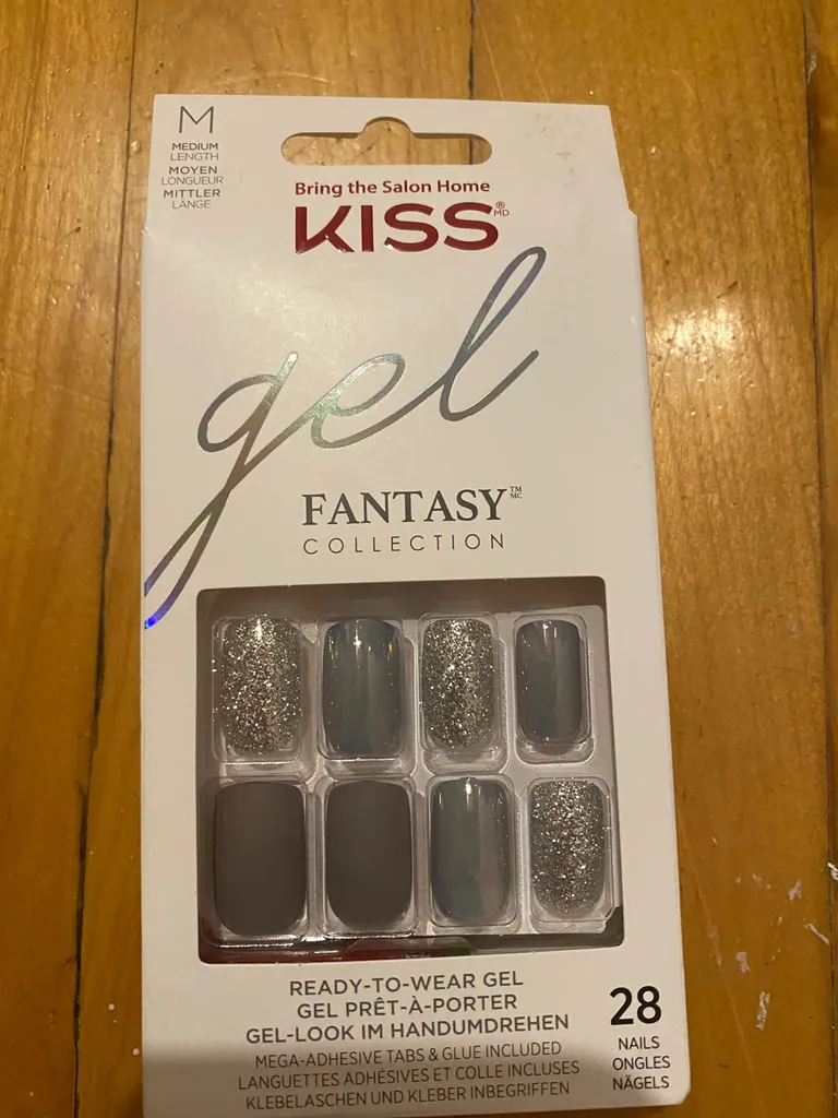 Glue On Nails photo 1