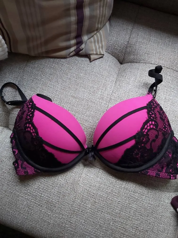 34a Bra, EUC photo 1