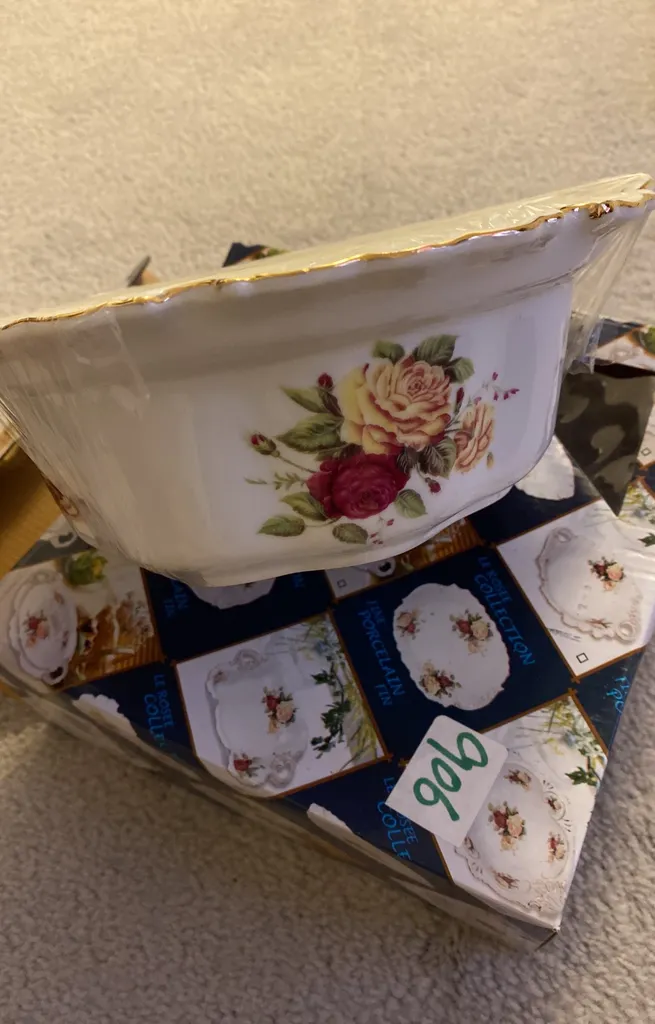 Bowl And Plate Set photo 1