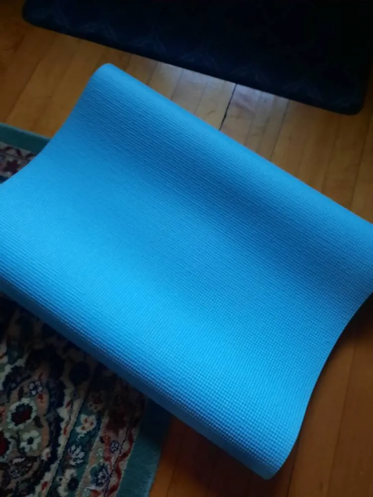 Blue yoga mat photo 1