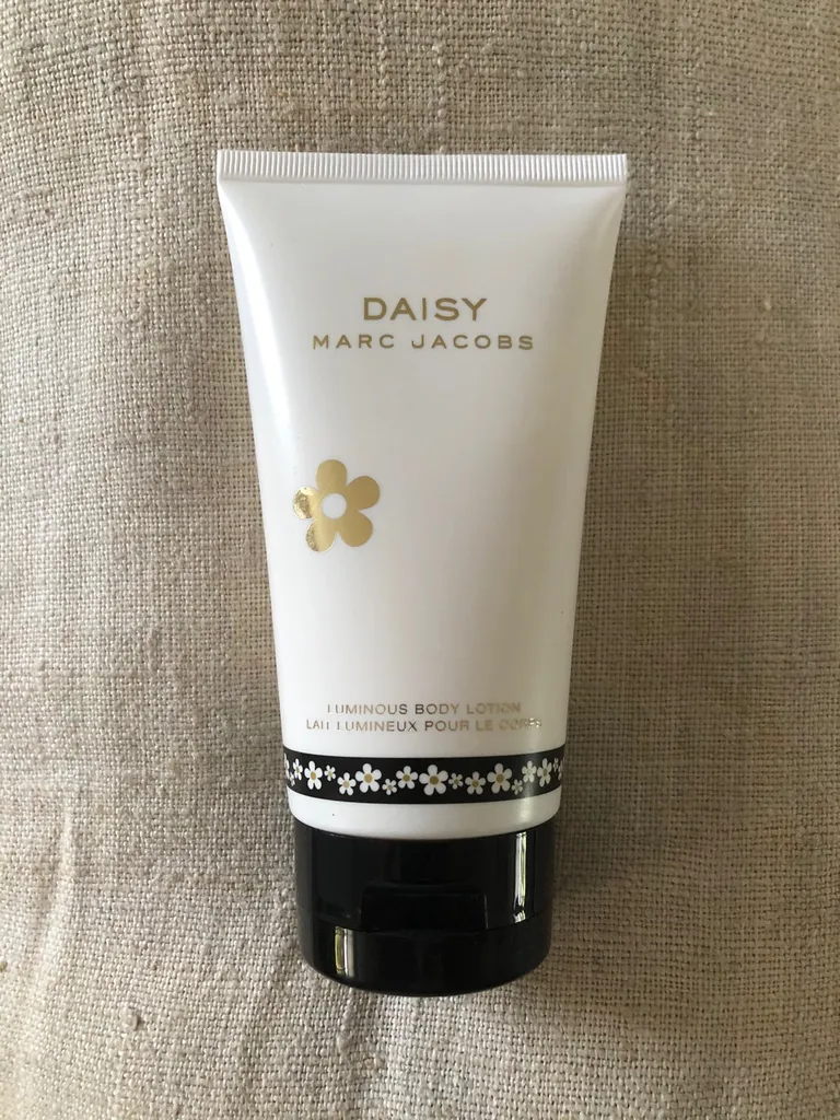 Marc Jacobs Daisy Perfumed Moisturizer photo 1