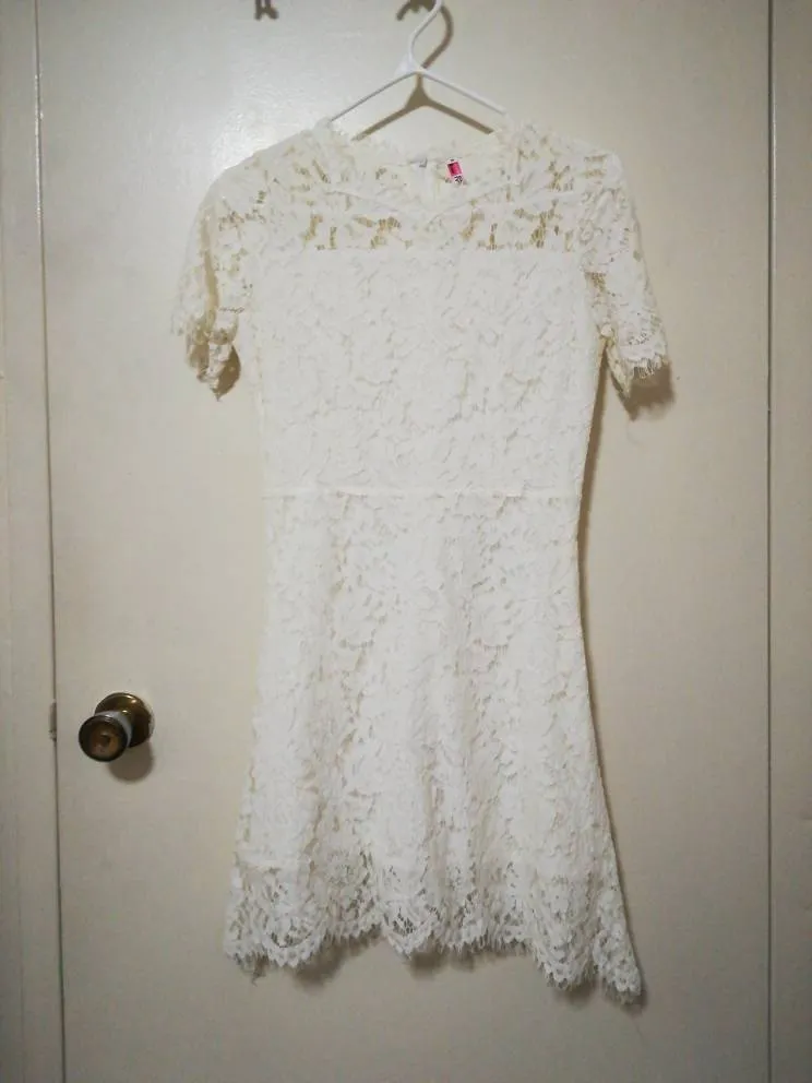XS White Lace Dress photo 1