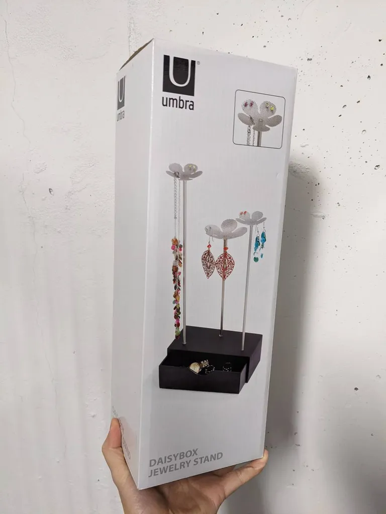 Umbra Jewlery/Mask Holder photo 1