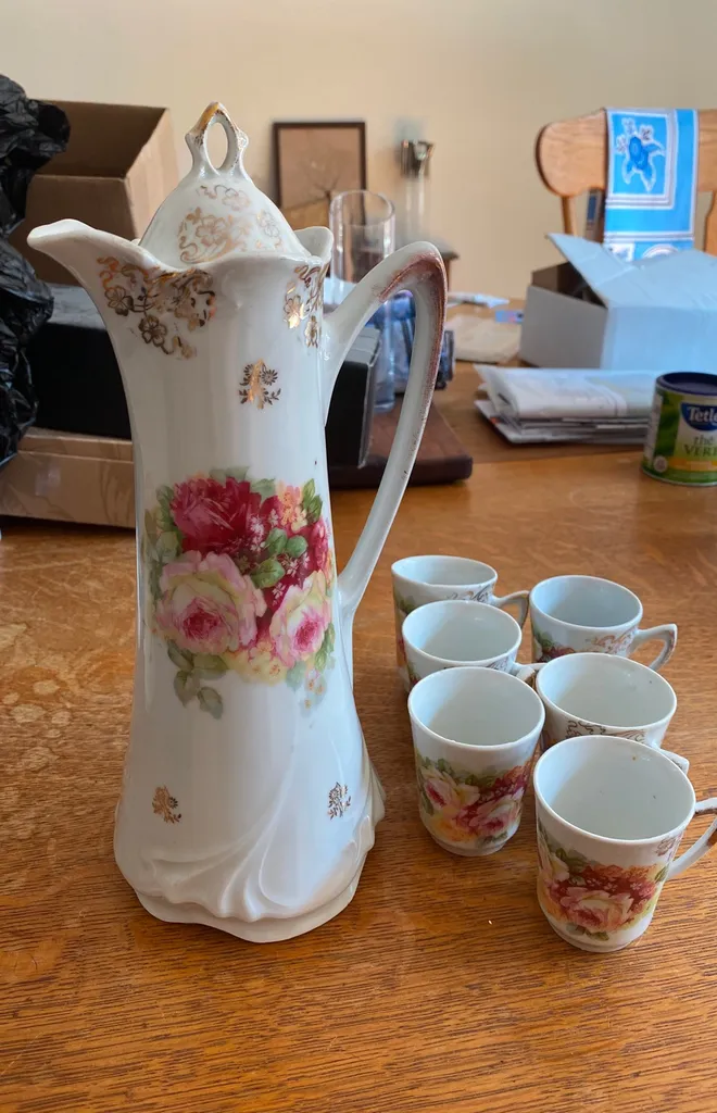Antique Teapot And 6 Cups photo 1