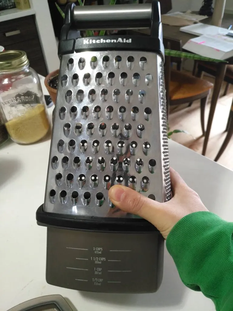 2-in-1 grater photo 1