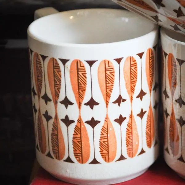 Four mid-century mugs photo 1