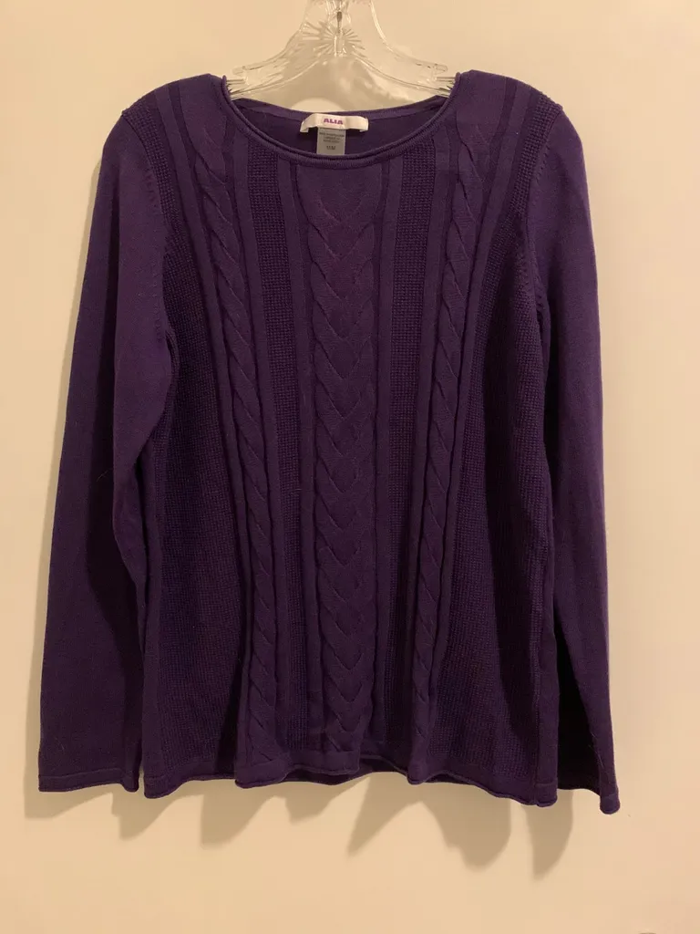 Purple Sweater Size M photo 1