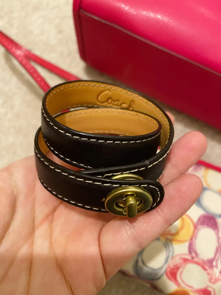 Coach Hand Band photo 1