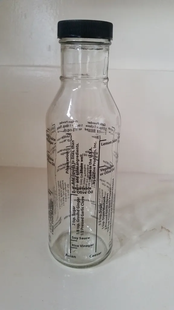Salad dressing mixing bottle photo 1
