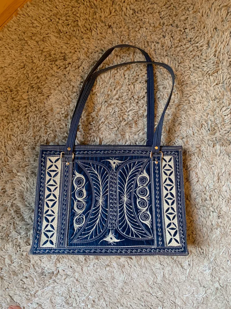embroidered bag photo 1