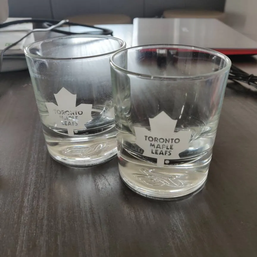 Toronto Maple Leaf glasses photo 1