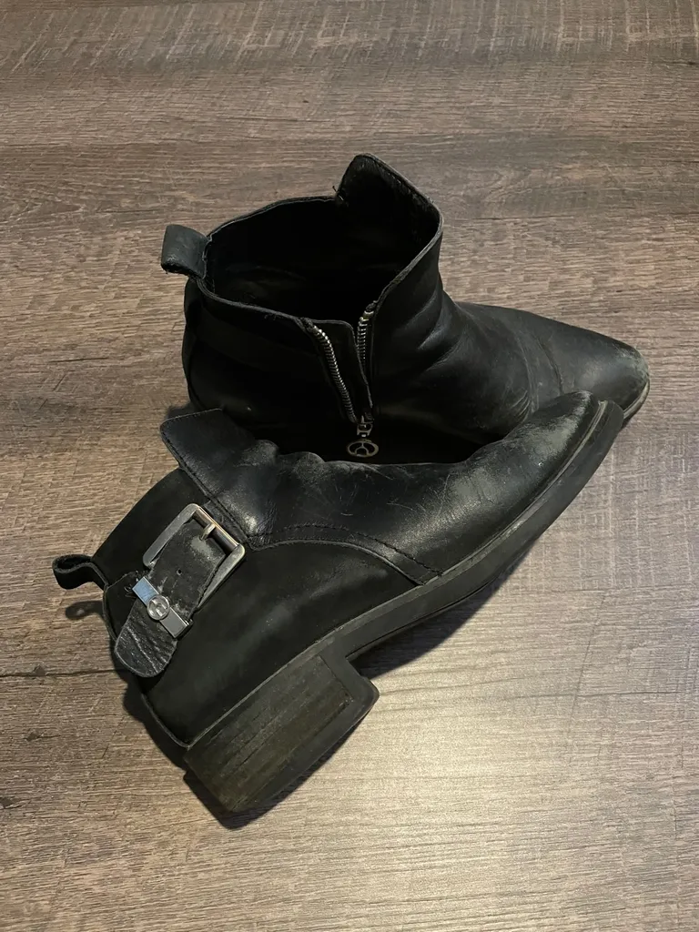 Wishbone Ankle Boots (women’s 7.5) photo 1