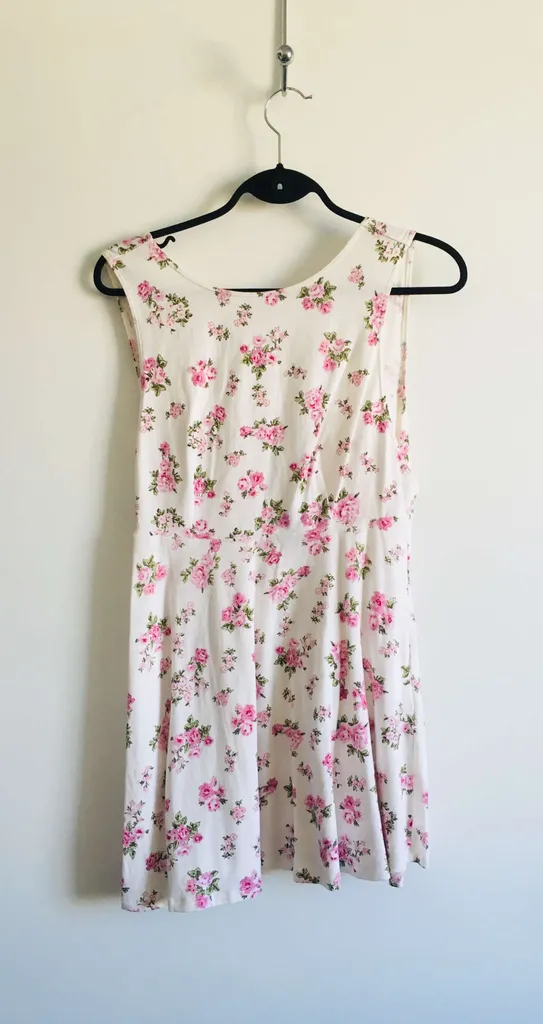 Backless Floral Dress (M/L) photo 1