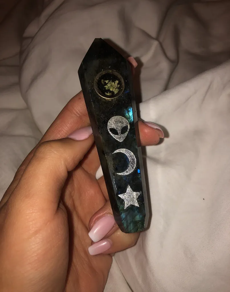 Crystal Alien Pipe photo 1