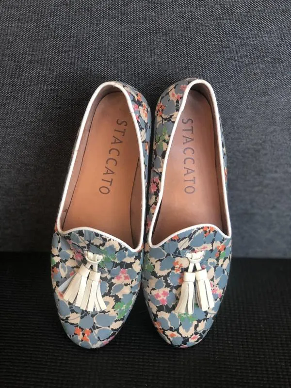 Size 6 Floral Flats photo 1