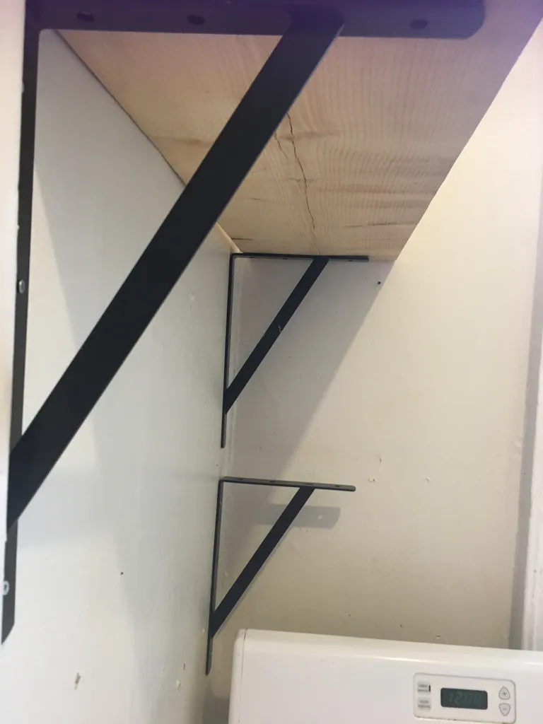 Shelf brackets photo 1