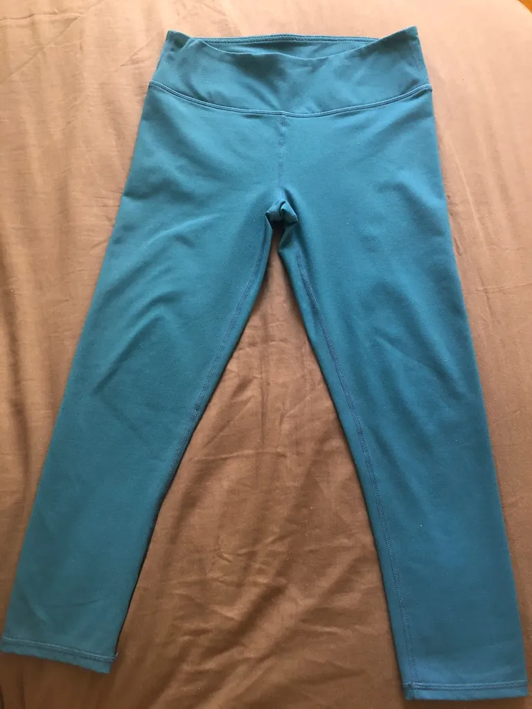 EUC Fabletics Capris Legging XS photo 1