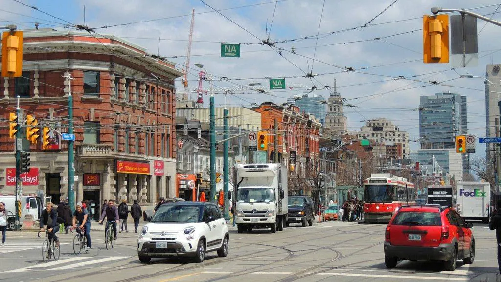 📍Queen/Spadina photo 1