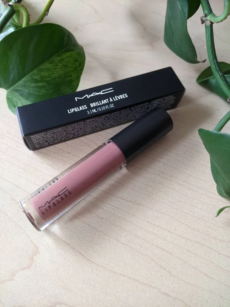 MAC Lipglass: Voyeur Is Me photo 1