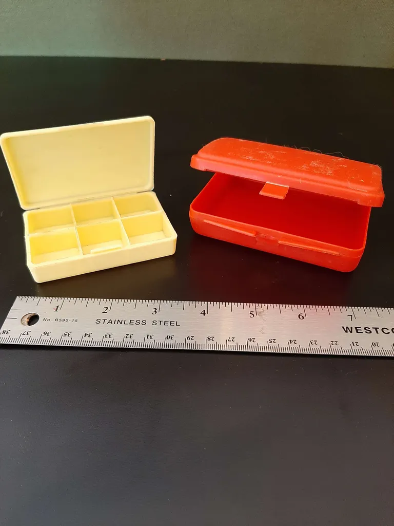 Little plastic containers photo 1