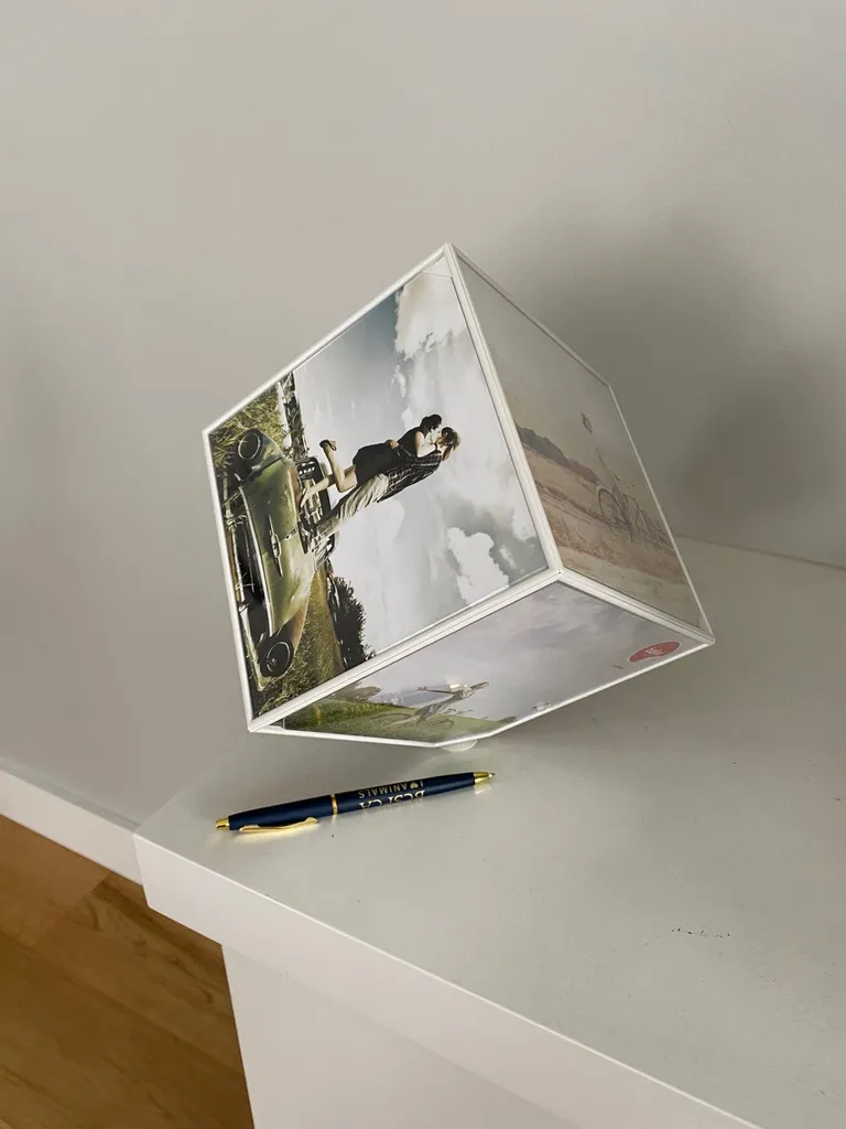Photo Cube Display photo 1