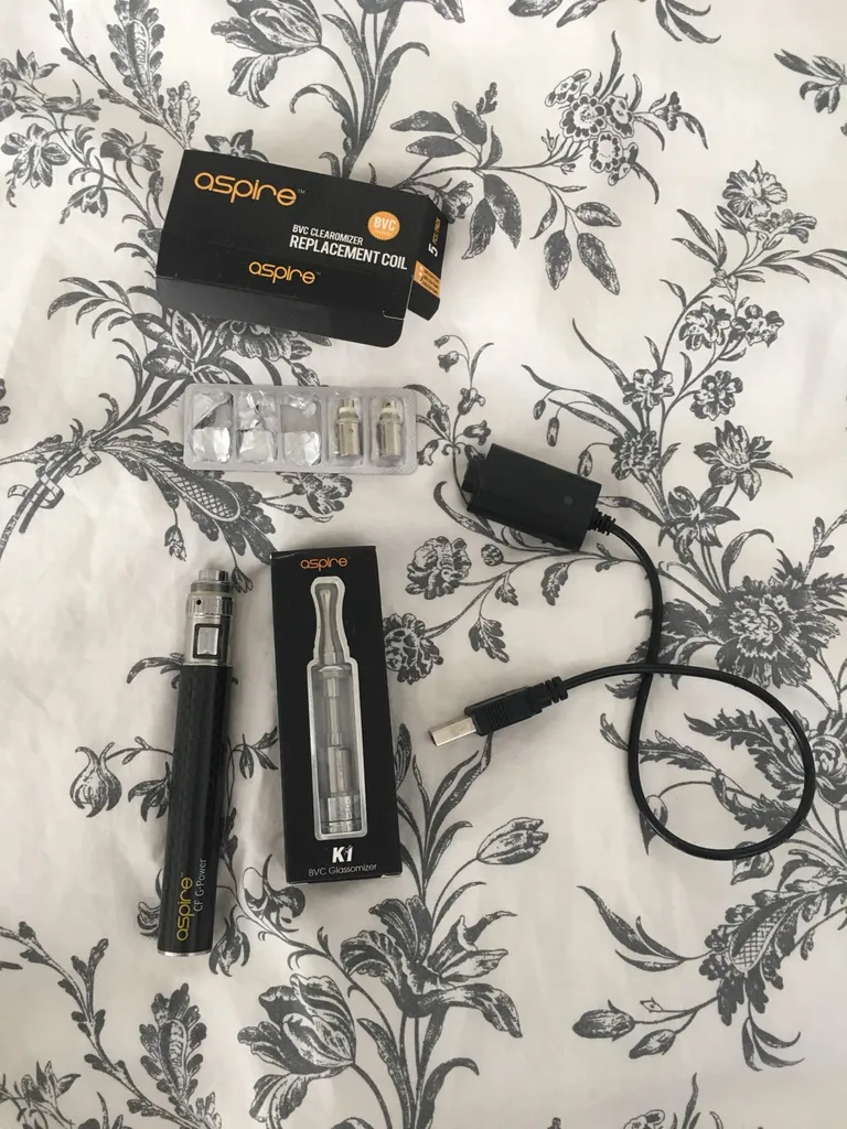 Electronic Cigarette Starter Kit photo 1