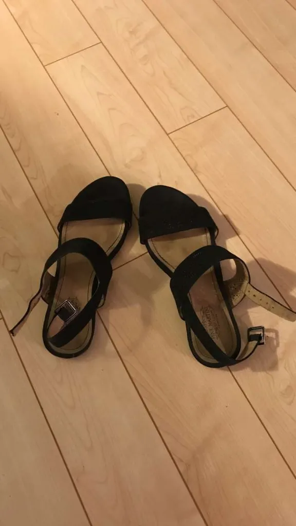 Black Sandals - Pink Martini photo 1