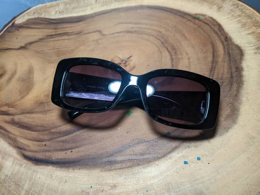 Black sunglasses photo 1