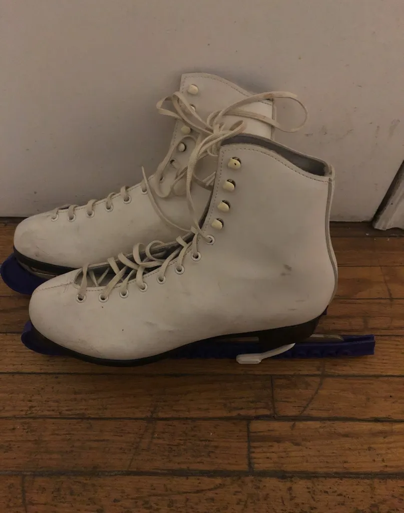 Women’s Ice Skates photo 1