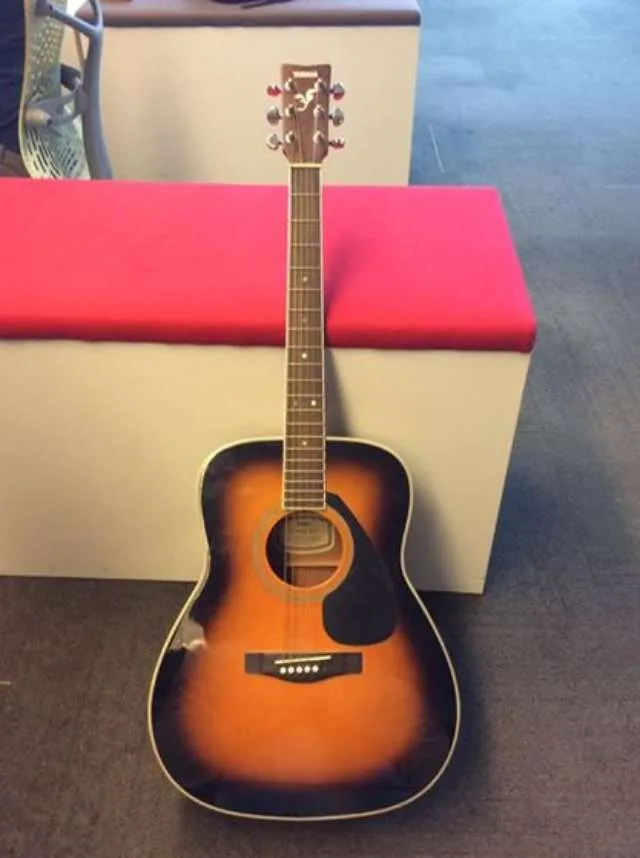 Yamaha Tobacco Sunburst Acoustic Guitar photo 1