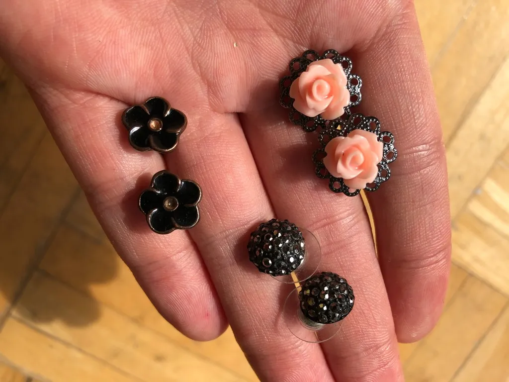 Stud Earrings photo 1