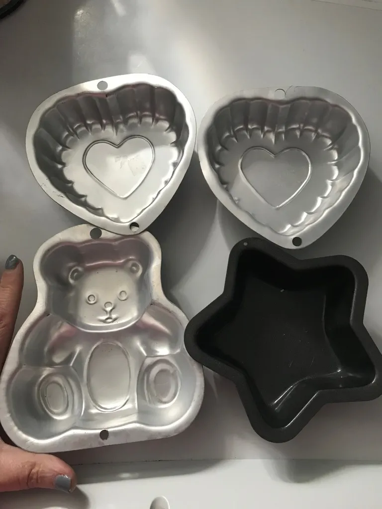 4 Cake Molds photo 1