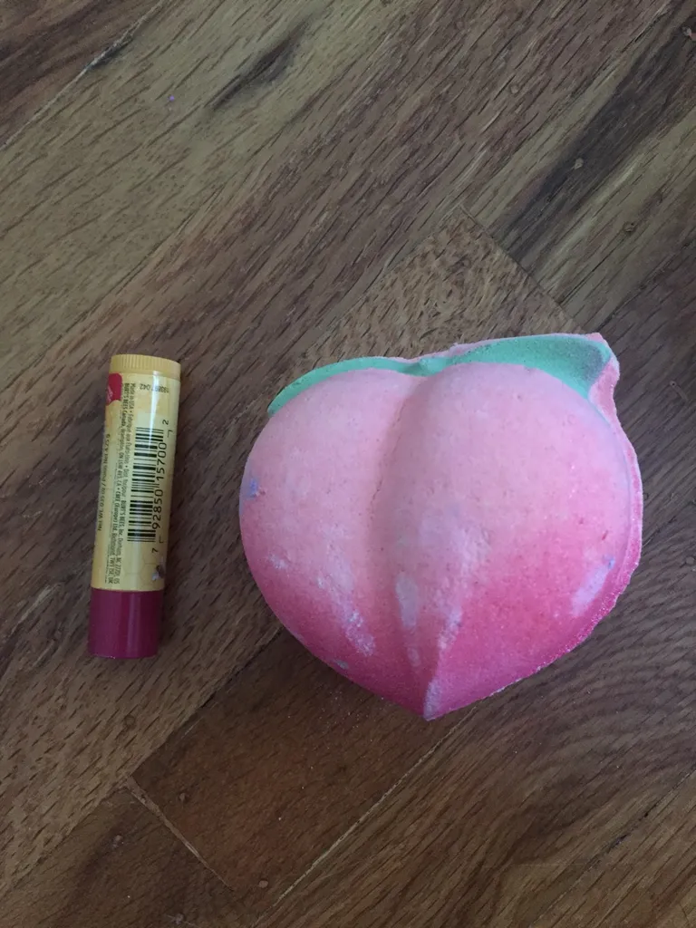 Lush Peachy Bath Bomb photo 1