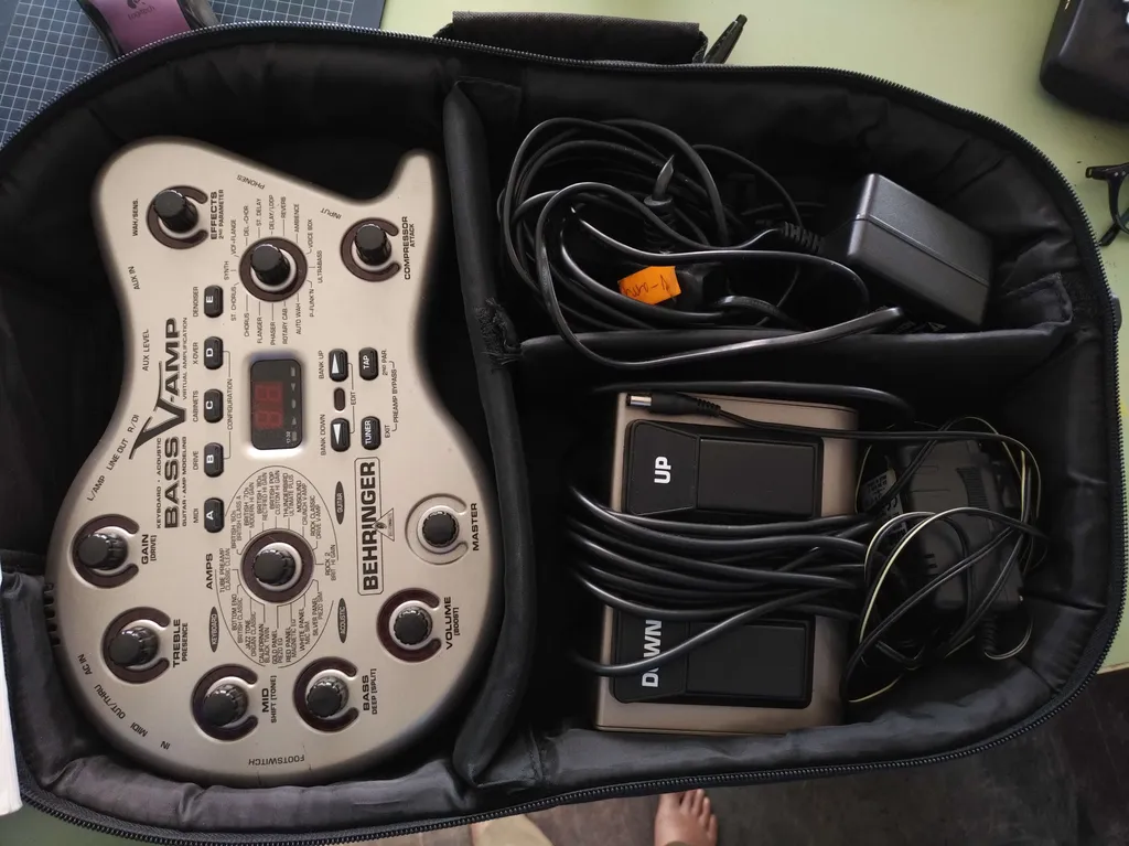 Behringer Bass V-Amp photo 1