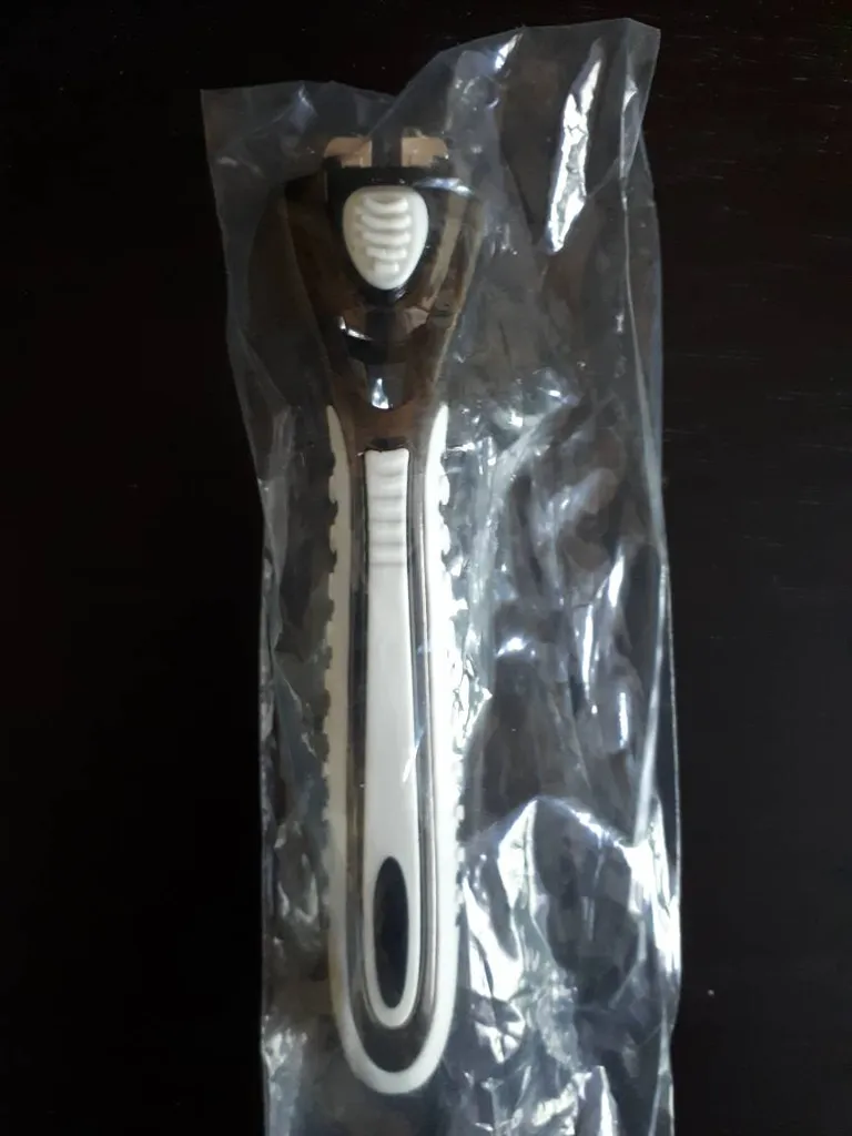 Dollar shave club razor handle photo 1