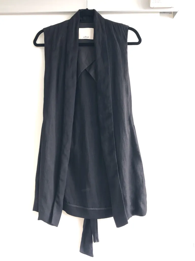 BNWOT Aritzia Wilfred Black Sleeveless Long vest XS photo 1