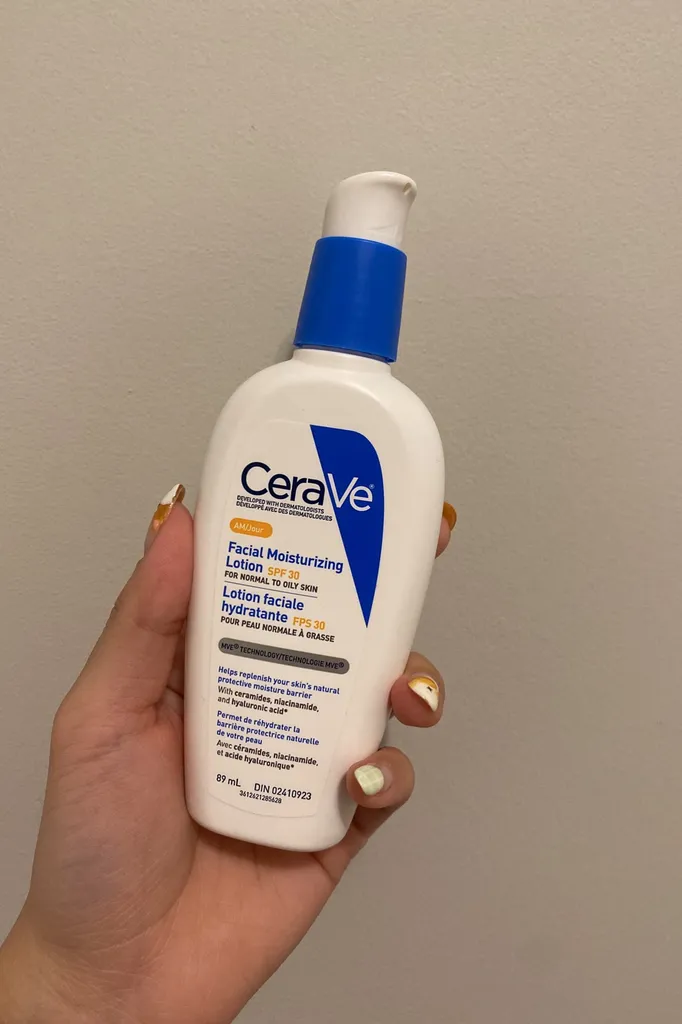 CeraVe Facial Moisturizing Lotion photo 1