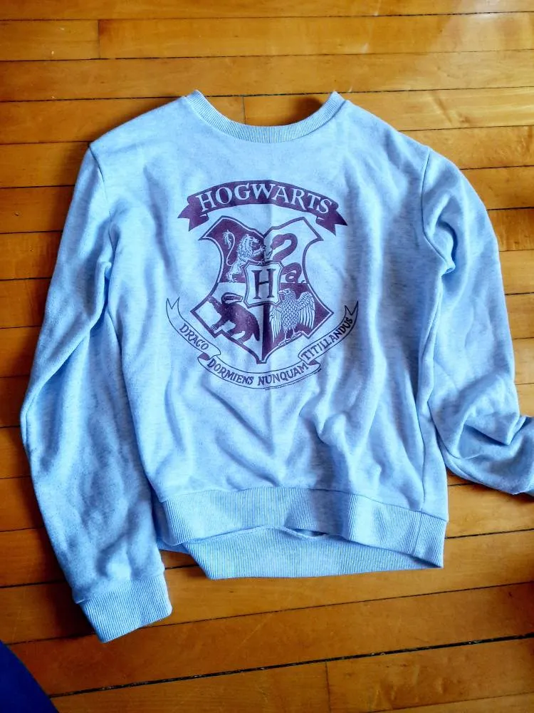 Hogwarts sweater photo 1