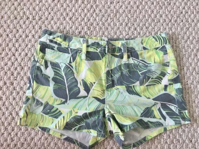Palm Leaf Print Shorts - the Gap photo 1