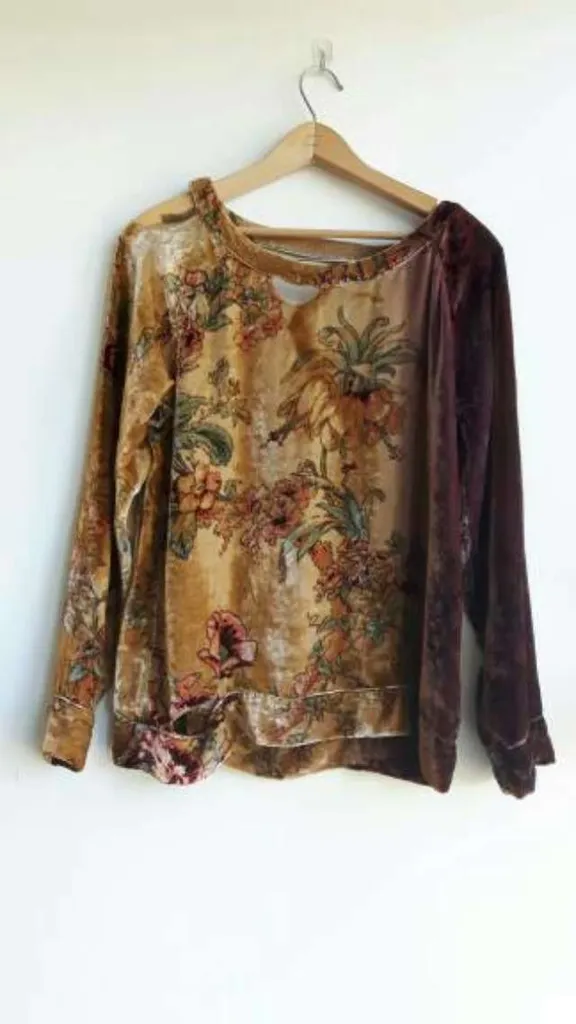 Urban Outfitters Velvet Shirt, Size M photo 1